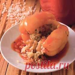 Перец, фаршированный овощами и рисом