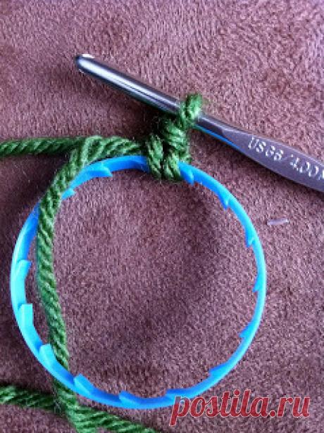 Stitch. Bake. Run.: Crochet wreath tutorial