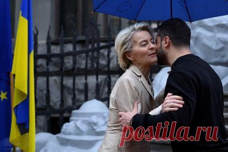 Украина опередила Турцию на пути в Евросоюз. Почему европейские чиновники признали Киев более достойным?. Доклад Европейской комиссии, где указывается о «серьезном отставании» Турции в области демократических стандартов и прав человека, является «несправедливым» и «предвзятым». Об этом заявили в Министерстве иностранных дел Турции в ответ на ежегодный доклад, представленный главой Еврокомиссии Урсулой фон дер Ляйен.