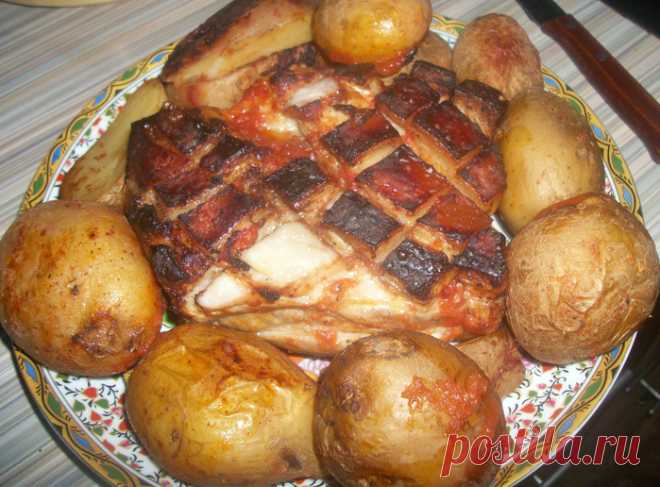 Запеченая грудинка в томатах - Вкусно с Любовью - медиаплатформа МирТесен Танцы от плиты и до компа. в продолжение темы Грудинка по - Норвежски В грудинке разрезать шкурку в шахматном порядке, посолить, поперчить ,маринованные помидоры размять и залить мякотью грудинку.Поставить в холодильник на несколько часов. я оставила на ночь....