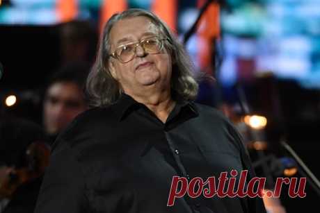 В Москве нашли следы ограбивших вдову Градского. В Москве сотрудниками полиции найден белый Mercedes, на котором скрылись ограбившие вдову композитора Александра Градского Марину Коташенко преступники. Сотрудники правоохранительных органов обнаружили следы грабителей в одном из дворов в районе Сокольники. Машина найдена без номерных знаков.