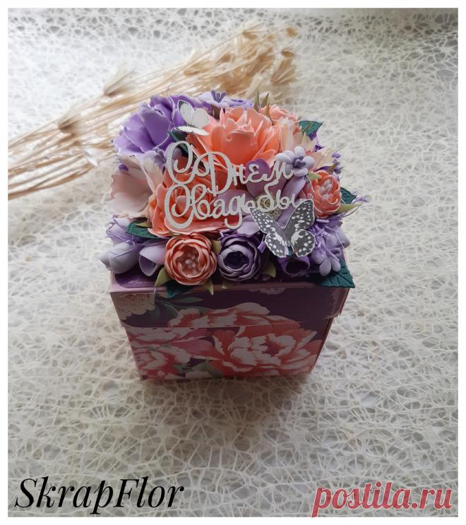 Цветочная коробочка, которая сможет впечатлить! В такой коробочке можно подарить денежный подарок, украшение или просто написать слова благодарности или поздравления.