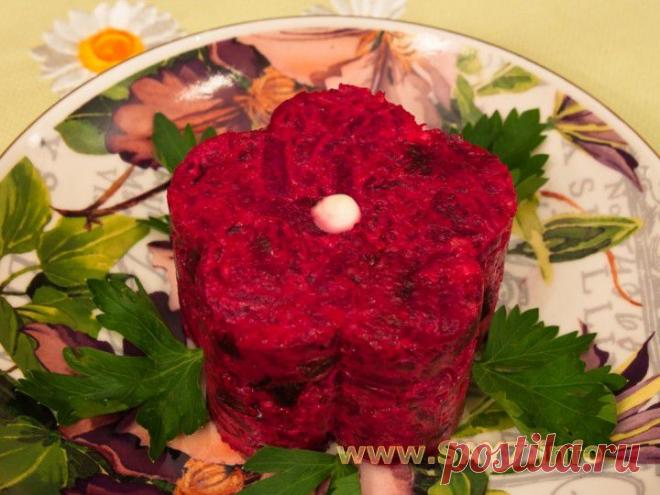 Салат со свеклой и черносливом