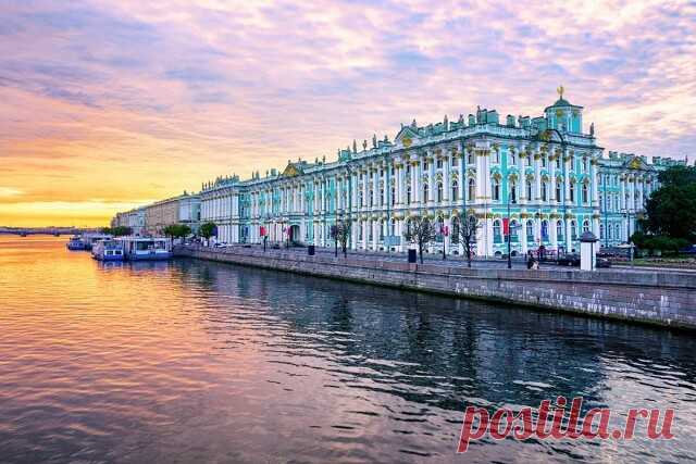 Зимний дворец стал третьим по популярности дворцом мира. 
.
Лидером стал Букингемский дворец с 80 баллами из 100 возможных. На втором месте - замок Нойшванштайн, набравший 78 баллов. Зимний дворец набрал 69 баллов. 
.
В топ-10 рейтинга вошли также французский Версаль, Королевский дворец в Мадриде, Шенбрунн в Вене, Запретный город в Пекине, дворец Топкапы в Стамбуле, Альгамбра в южной Испании, дворец в индийском Майсуре.