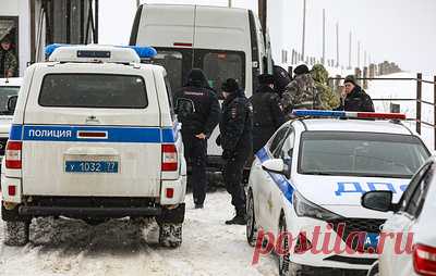 В Оренбургской области опубликовали список погибших членов экипажа Ил-76, сбитого ВСУ. Среди них - командир корабля Беззубкин, помощник командира Чмирев, штурман Высокин, бортинженер Пилуев, борттехник Житенев и бортрадист Саблинский