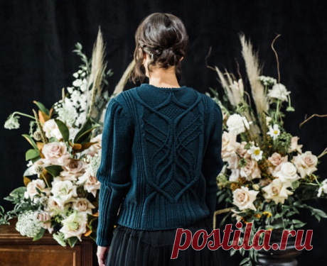 Пуловер Nightingale (Соловей)by Norah Gaughan

Есть похожие изделия? Покажите в комментариях
#пуловер_спицами@mirpetel, #пуловер_женский@mirpetel

Размеры: 1 (2, 3, 4, 5)

Окончательный размер окружн.бюста: 81 (91, 102, 112, 122) см – с 0-5 см положительной легкостью на свободное облегание
Модель имеет бюст 86 см , рост 165 см и носит размер пуловера 2.

Пряжа: Quince & Co. Lark (камвольный вес; 100% шерсть; 123 м / 134 Ярда на 50 г мотка)
9 (10, 12, 14, 15) мотков

Плотно...