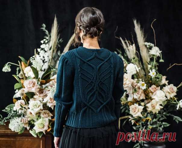 Пуловер Nightingale (Соловей)by Norah Gaughan

Есть похожие изделия? Покажите в комментариях
#пуловер_спицами@mirpetel, #пуловер_женский@mirpetel

Размеры: 1 (2, 3, 4, 5)

Окончательный размер окружн.бюста: 81 (91, 102, 112, 122) см – с 0-5 см положительной легкостью на свободное облегание
Модель имеет бюст 86 см , рост 165 см и носит размер пуловера 2.

Пряжа: Quince & Co. Lark (камвольный вес; 100% шерсть; 123 м / 134 Ярда на 50 г мотка)
9 (10, 12, 14, 15) мотков

Плотно...
