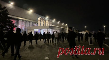 В МВД предупредили об ответственности за участие в беспорядках на фоне ситуации в Махачкале. ГУ МВД России по Северо-Кавказскому федеральному округу предупредило о недопустимости проведения несогласованных акций и нарушения общественного порядка на фоне ситуации в аэропорту Махачкалы. В ведомстве пообещали установить личности всех нарушителей и призвали не поддаваться на призывы к противоправным действиям. Читать далее