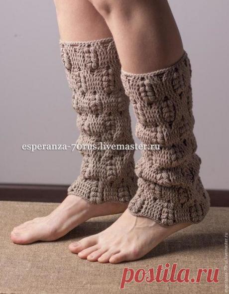 Гетры

Незаметно пролетело лето, и к осенне-зимнему сезону предлагаю всем модницам-рукодельницам позаботится о красоте нарядов и тепле собственных ножек и связать вот такие замечательные гетры с оригинальным объемным рисунком!
Я вяжу гетры из турецкой пряжи Alize Merino Stretch. Почему именно эта пряжа — она содержит шерсть, акрил и ПБТ-эластик; хорошо ложится на рисунок, делает его объемным. При этом гетры получаются теплыми, хорошо тянутся, но сохраняют свою первоначальн...