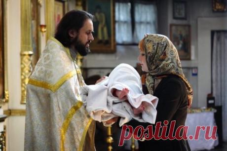 Молитва крёстных родителей
(читается каждый день в течение всей жизни, даже если крестник уже взрослый)
Господи Иисусе Христе, буди милость Твоя на крестнике моем (имя), сохрани его под кровом Твоим, покрый от всякаго лукаваго похотения, отжени от него всякаго врага и супостата, отверзи ему уши и очи сердечныя, даруй умиление и смирение сердцу его. Господи, все мы создание Твое, пожалей крестника моего (имя) и обрати его на покаяние. Спаси, Господи, и помилуй крестника мое...