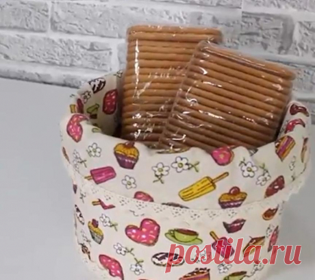 Из пластиковой бутылки сделала корзинку для хлеба: кума зашла на чай и заказала себе такую же