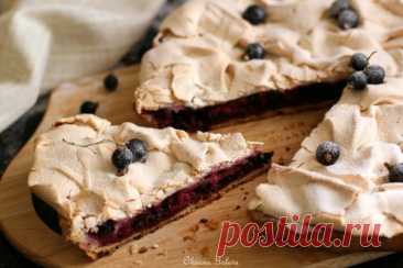 Пирог с черной смородиной