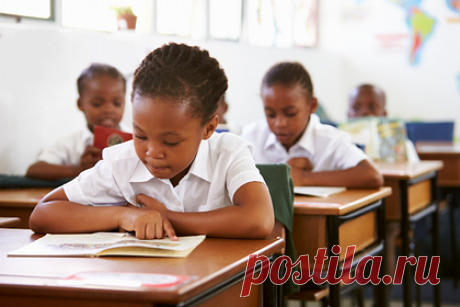 В ЦАР рассказали о пользе изучения русского языка. Изучение русского языка поможет в обучении и научной сфере. О пользе преподавания русского языка в университете рассказал министр высшего образования ЦАР Сисса-Магале. По словам министра, русский язык уже преподавался в ЦАР ранее. Он выразил надежду на достаточное количество преподавателей русского языка в ЦАР.