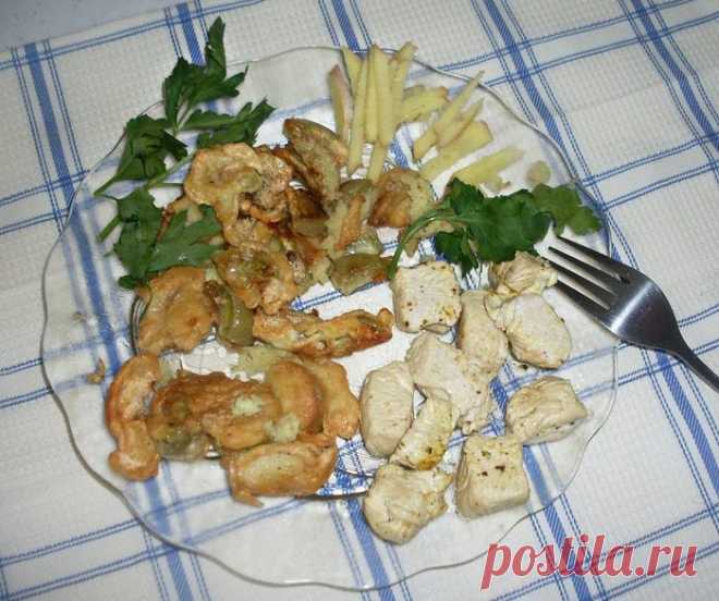 Жареные зеленые помидоры с тушеной индейкой | Foodbook.su Толстуха Эвелин Коуч приходит в больницу навещать тетку своего мужа, которая ее терпеть не может, и знакомится с милой старушкой Нинни, занимающей ее рассказами о жизни двух подруг Иджи и Руфь. Они