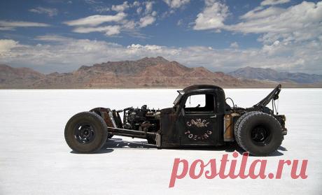 Итак, что же это такое? Как и в случае с большинством хардкорных рэт-родов довольно сложно объяснить, что это такое. На самом деле, это одна из тех причин, за которые я люблю рэт-роды. Множество кастомных деталей и большое количество частей от других тран