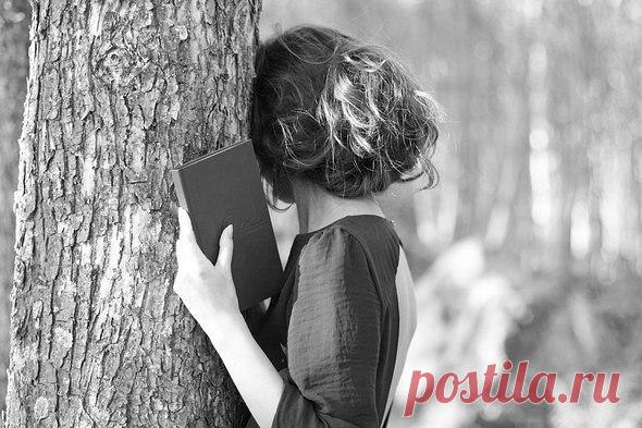 Мирра Лохвицкая

Я хочу быть любимой тобой 
Не для знойного, сладкого сна, 
Но чтоб связаны вечной судьбой 
Показать полностью…