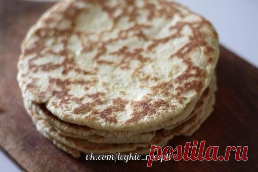 Торт на сковороде за полчаса

Безумно вкусный тортик и готовится ну очень быстро! По вкусу чем-то похож на «Рыжик» и «Наполеон» вместе взятые. Этот рецепт я испробовала в разных интерпретациях и сочетаниях. Вот самый оптимальный вариант, очень рекомендую.

Ингредиенты:

Тесто:
Сливочное масло – 70 гр. (1/3 пачки),
Мёд – 1 ст. ложка,
Сода – 0,5 ч. ложки,
Сахар – 1/3 стакана,
Яйцо – 1 шт.,
Сметана / Молоко – 1 ст. ложка,
Мука – 1,5 стакана,
Орехи, шоколад, печенье – по вкусу...