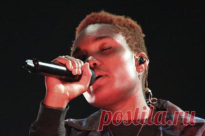 В Великобритании выбрали лучший альбом года. В Великобритании прошла ежегодная музыкальная премия Mercury Prize. Приз вручают за лучший британский и ирландский альбом. В этом году победу одержала 21-летняя исполнительница Арло Паркс, которую отметили за ее дебютный релиз Collapsed in Sunbeams. Ей вручат 25 тысяч фунтов стерлингов.