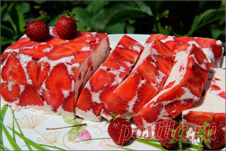 Клубничное заливное Нежный и вкусный десерт с отличным сливочно-ягодным вкусом и ароматом. К клубничному сезону с удовольствием делюсь рецептом.

 Ингредиенты:

Йогурт — 500 мл
Желатин — 20 г
Джем клубничный — 100 г
Твор…