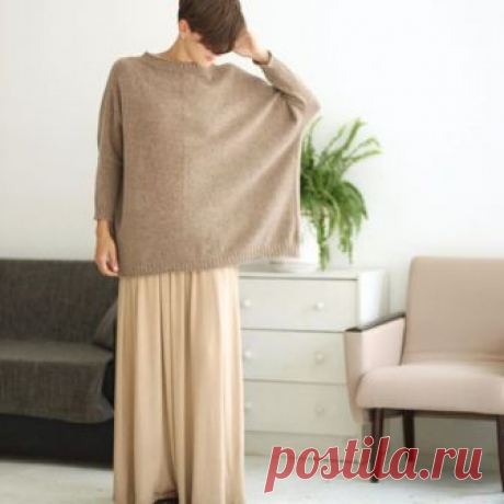 Пример того, как оверсайз может добавить хрупкости и женственности вашему образу💗🌿
Не успела я вчера выставить детали этой безумно красивой наволочки, как ее тут же купили😉 Так что все, что вам остаётся это просто любоваться на мои фото или заказать себе такую же. 
Стоимость работы на заказ от 10 тысяч рублей, все зависит от состава и размера изделия.
В данном случае это твид из ангоры, кашемира и мериноса с небольшой добавкой полиамида. Нежность, которая обволакивает и...