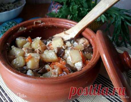 Жаркое в горшочке. Ингредиенты: картофель, шампиньоны, лук репчатый | Официальный сайт кулинарных рецептов Юлии Высоцкой