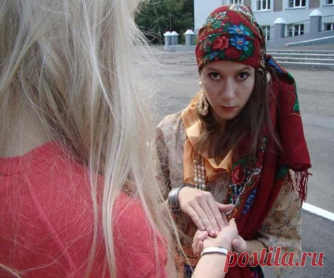 Стоит ли ходить к гадалкам? Как гадание влияет на судьбу — отзывы и мнение эксперта. «Силы твои могила высасывает» Я семь лет ходил по экстрасенсам, гадалкам и ведуньям, надеясь решить свою проблему, и вот к чему это привело 100% Гадания и предсказания, Опытные экстрасенсы У каждого явления есть положительные и отрицательные стороны. Давайте обсудим, кому и в каком случае стоит обращаться к гадалкам. Стоит ли ходить к гадалкам?
