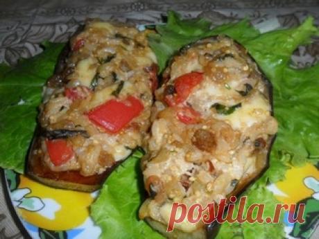 Фаршированные баклажаны с сыром, чесноком и изюмом