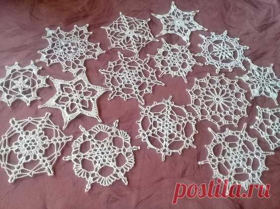 Crochet snowflakes set of 15 snowflakes handmade snowflakes Christmas decorations winter decor SET OF 15 DIFFERENT WHITE CHRISTMAS SNOWS ON YELLOW OR HOW THE DECOR WALLS dimensions; From 8 cm to 12 cm.  a set of snowflakes crocheted. cotton material Snowflakes are a wonderful decoration for your house in Christmas. You can use them as a gift or greeting card, hang them on a Christmas