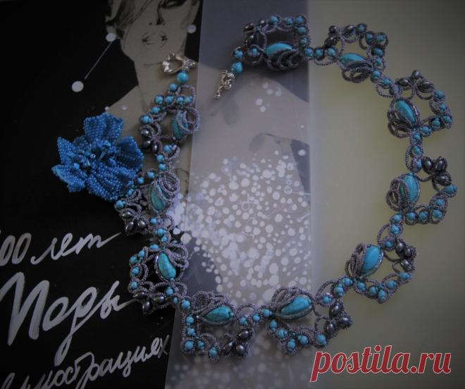 Колье и брошь.
