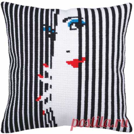 Collection d'Art Spying On You 2 - Stamped Needlepoint Cushion Kit 5358 - 123Stitch
