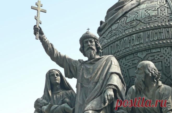 Парадокс личности: Владимир Красное Солнышко - язычник-сластолюбец и великий Креститель Руси 
Владимир Красное Солнышко - язычник-сластолюбец и великий Креститель Руси.

Каменные ворота древнего Херсонеса (их и сегодня можно увидеть в Крыму), в которые вошёл князь Владимир, разделили его жизн…