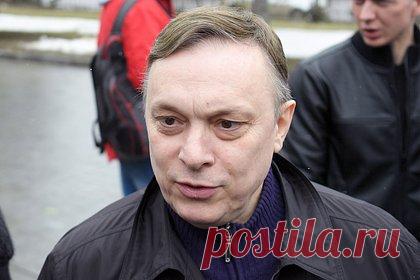 Разин пригрозил артистам проклятием за участие в трибьют-концерте Шатунова. Продюсер группы «Ласковый май» Андрей Разин заявил, что все артисты, которые примут участие в трибьют-концерте в честь 50-летия Юрия Шатунова, будут прокляты. Медиаменеджер назвал предстоящее мероприятие сатанинским, а также заявил, что исполнители, которые будут выступать в память о Шатунове, его ненавидели.