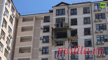 Пять человек пострадали при обстреле Новороссийска со стороны ВСУ. Новороссийск подвергся массированной атаке ВСУ с применением БПЛА самолётного типа, безэкипажных катеров и управляемых ракет, сообщил мэр города Андрей Кравченко. По его словам, пострадали пять человек, в том числе двое детей, введён режим чрезвычайной ситуации. Губернатор Краснодарского края Вениамин Кондратьев добавил, что повреждено три многоквартирных жилых дома. Читать далее