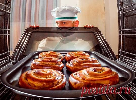 Теперь вы можете порадовать своего кроху вкусными булочками, даже если не сильны в выпечке и у вас нет времени долго стоять у плиты. С этим рецептом сможете испечь ароматные плюшки за 20 минут!