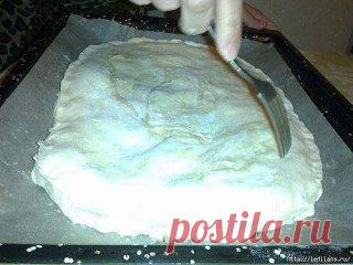 Очень вкусный египетский пирог
Это египетская сладость, то ли пирог, то ли пирожное, но скажу одно - это безумно вкусно!Список ингредиентов
    дрожжи сухие быстродействующие — 1/2 ч. ложки
    мука пшеничная — 3 стакана
    масло сливочное — 200 г
    сахар — 1 стакан
    молоко — 3 стакана
    яйца — 2 шт
    соль — 1 щепотка
    картофельный крахмал — 3 ст. ложки
    сахарная пудра — по вкусу
    ванильный сахар — по вкусу
Способ приготовления
В 1 стакане теплого молока растворяем дрожжи,