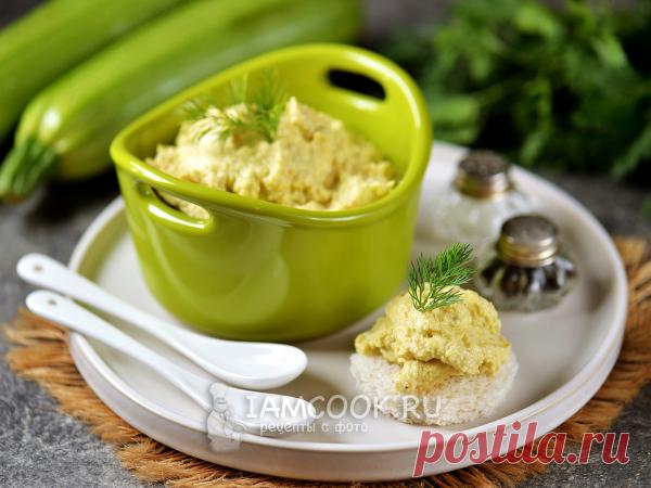 Паштет из кабачков — рецепт с фото Кабачки обжаривают с луком и морковью, пробивают в пюре, добавляют творожный сыр, солят и перчат по вкусу, перемешивают и подают как закуску
