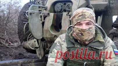 «Работа происходит слаженно и быстро»: командир расчёта гаубицы Д-30 об ударах по ВСУ. Расчёты гаубиц Д-30 группировки войск «Восток» обстреливают объекты ВСУ в ДНР. Артиллеристы получают от операторов беспилотников данные о целях, после чего наносят по ним удары, как прямой наводкой, так и с закрытых позиций. По словам командира расчёта гаубицы Д-30 с позывным Гильза, работа идёт быстро и слаженно. Читать далее