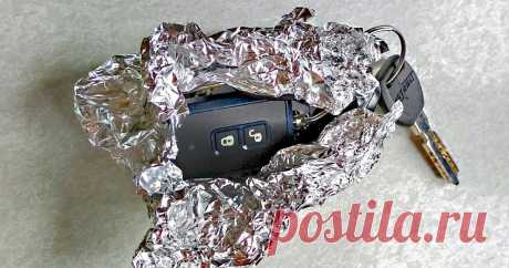 8 лайфхаков, которые помогут защитить машину от угона (Метод с фольгой работает) Если у вас есть машина, вы конечно знаете о GPS—трекерах, блокираторах руля или других стандартных противоугонных средствах. Но чтобы быть ко всему готовым, лучше заранее узнать о средствах дополнительной защиты, которые сделают машину менее интересной для угонщиков. Полезно будет знать типичные схемы угона и признаки того, что машину собираются украсть.