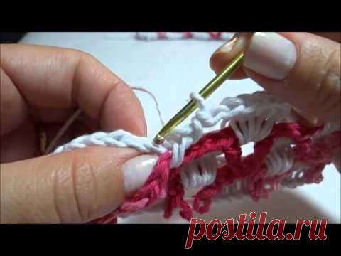 Красная сетка на белом полотне