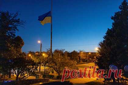 В США спрогнозировали взятие под контроль Россией Харькова за несколько дней. Российские силы могут взять под контроль Харьков за несколько дней, заявил бывший советник Пентагона и полковник армии США в отставке Дуглас Макгрегор. Он отметил, что после этого у Россиии появится возможность «двинуться прямо на Киев». «Почему они этого не делают, остается только догадываться», — добавил он.