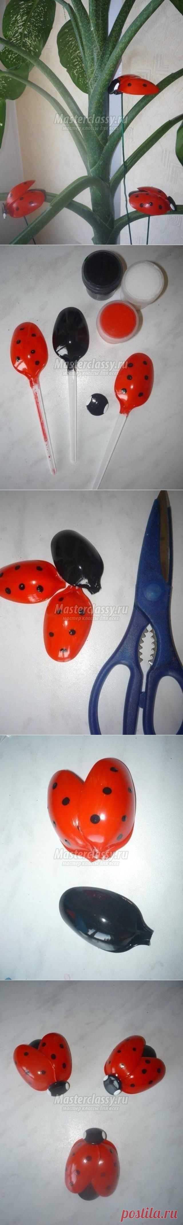 Поделки из пластиковых ложек. Божьи коровки. Мастер-класс с пошаговыми фото