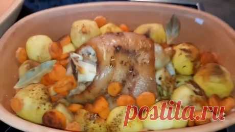 Вкуснейшая рулька с картофелем!!!