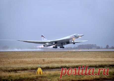 В Казани впервые представили модернизированный ракетоносец Ту-160 Сегодня, 16 ноября, в Казани состоялась церемония выкатки первого опытного образца стратегического бомбардировщика Ту-160, который был построен после возобновления производства подобного типа самолето…