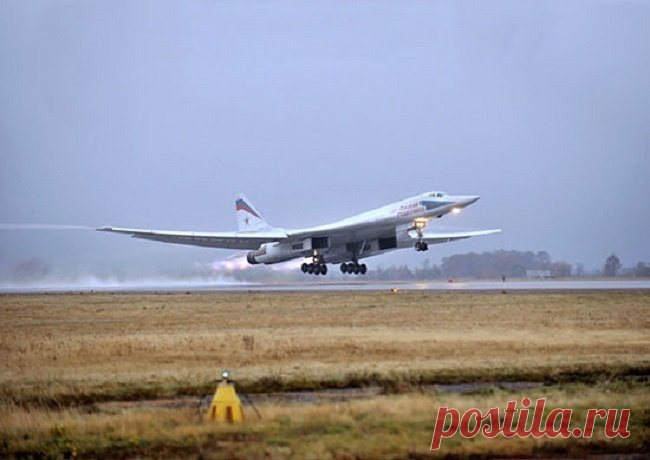 В Казани впервые представили модернизированный ракетоносец Ту-160 Сегодня, 16 ноября, в Казани состоялась церемония выкатки первого опытного образца стратегического бомбардировщика Ту-160, который был построен после возобновления производства подобного типа самолето…