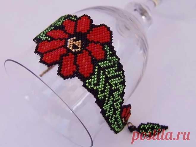 ACCESSORY GALLERY: May 2010