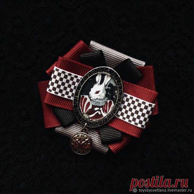 Брошь из репсовой ленты в стиле готика 