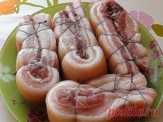 ВКУСНОЕ САЛО

Даже медики рекомендуют есть каждый день по кусочку сала, в нем содержатся полезные жирные кислоты.