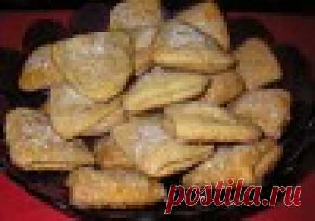 Печенье на простокваше Мягкое и нежное печенье на простокваше хорошо подойдет для детского или диетического питания - оно получается не жирным и в меру сладким. А приготовить его по этому простому рецепту под силу даже ребе