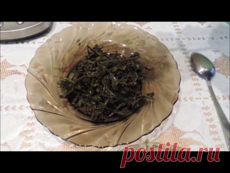"Морская" капуста из Иван чая. (Russian tea).

Кипрей узколистный (Иван-чай) и водоросль ламинария очень схожи по своему химическому составу. Из использованной (однократно) заварки копорского чая можно сделать "морскую" капусту. Этот гарнир отлично подойдёт к мясу или рыбе. Желательно для этой цели брать копорский чай майского или июньского сбора, заготовленный до Троицы. Чай более позднего сбора - тоже подойдёт, но "капуста" будет грубой и жесткой.