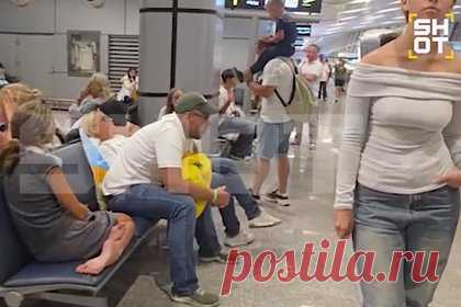 Застрявшие в аэропорту Египта россияне пожаловались на отсутствие воды и еды